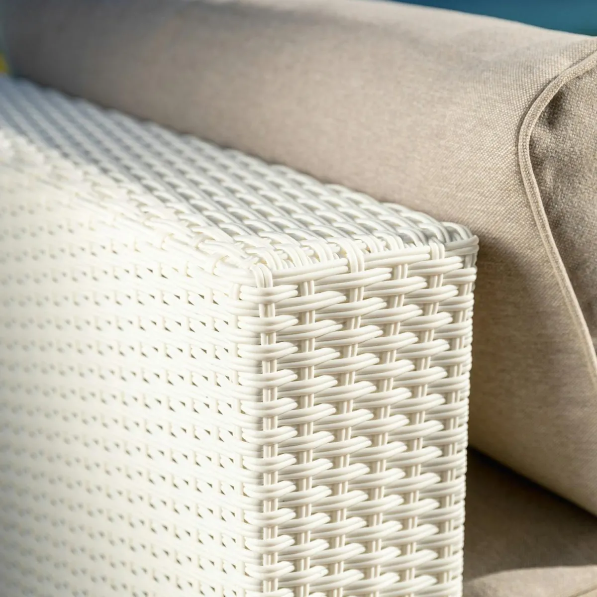 MOBELLIA Chauffeuse de jardin en résine tressée 2 places Palma Blanc et taupe Tressé Blanc - Taupe Sale
