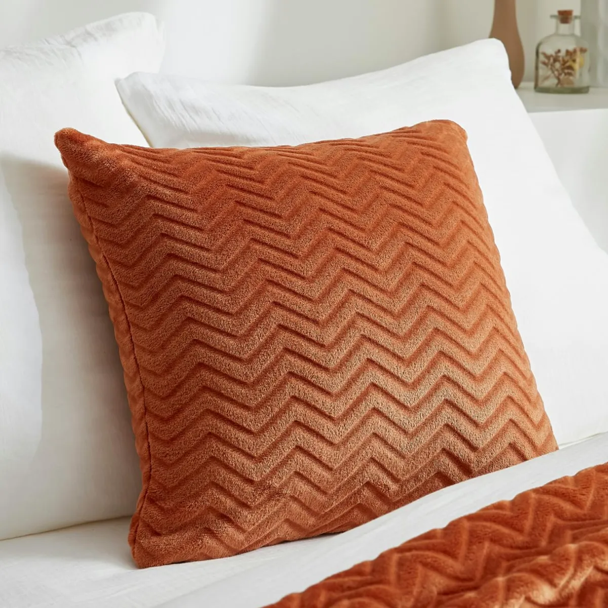 EMINZA Coussin carré flanelle (45 x 45 cm) Zag Cuivre Discount