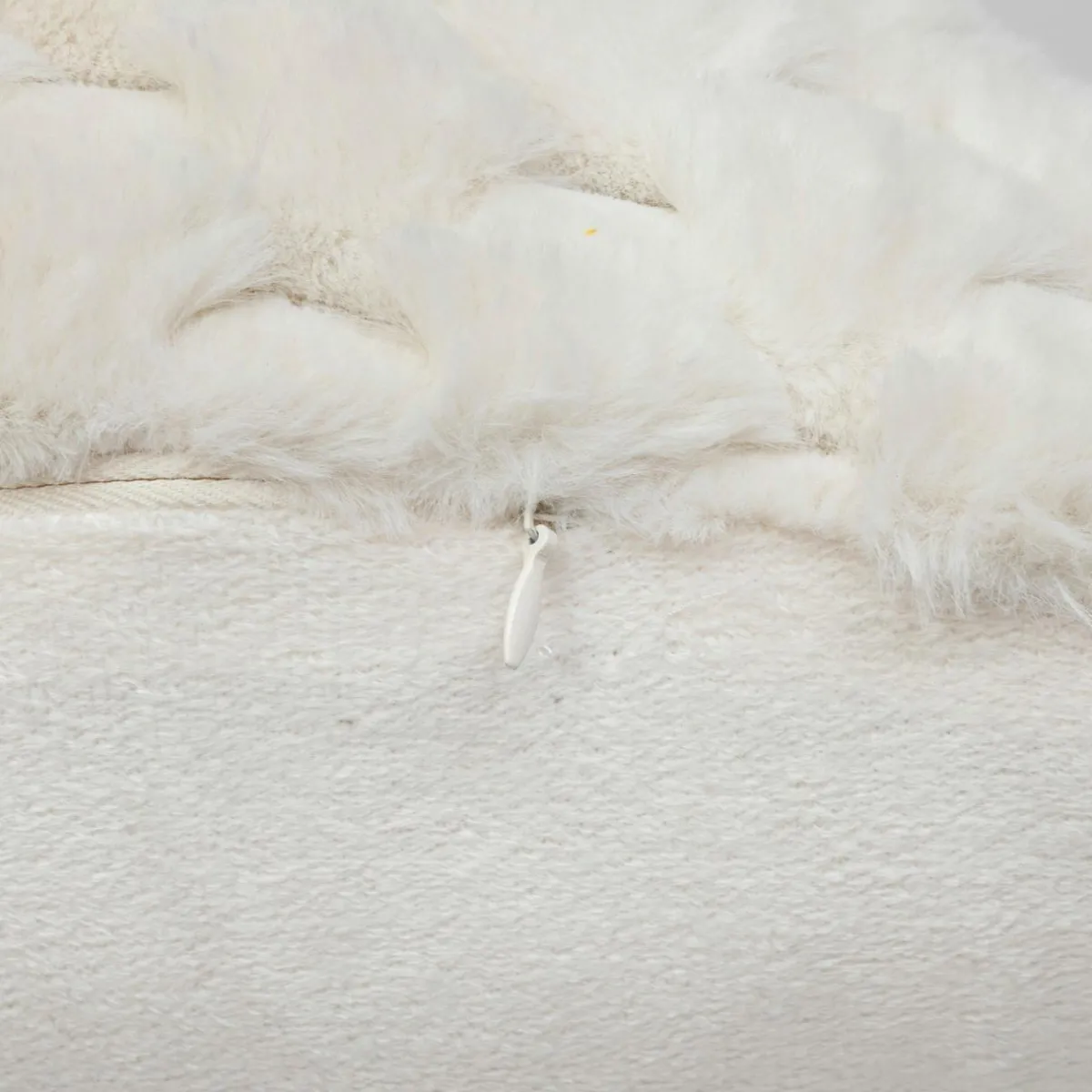 Atmosphera, cru017dateur d'intu017drieur Coussin rectangulaire fausse fourrure (38 x 58 cm) Adriel Beige New