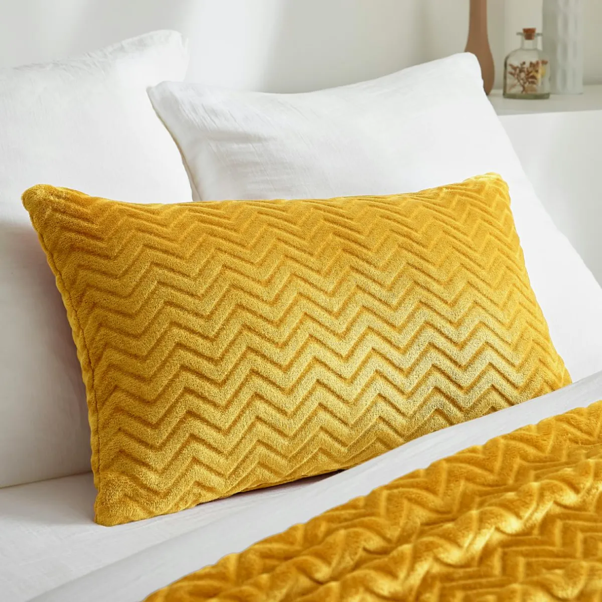 EMINZA Coussin rectangulaire flanelle (40 x 60 cm) Zag Jaune moutarde Discount