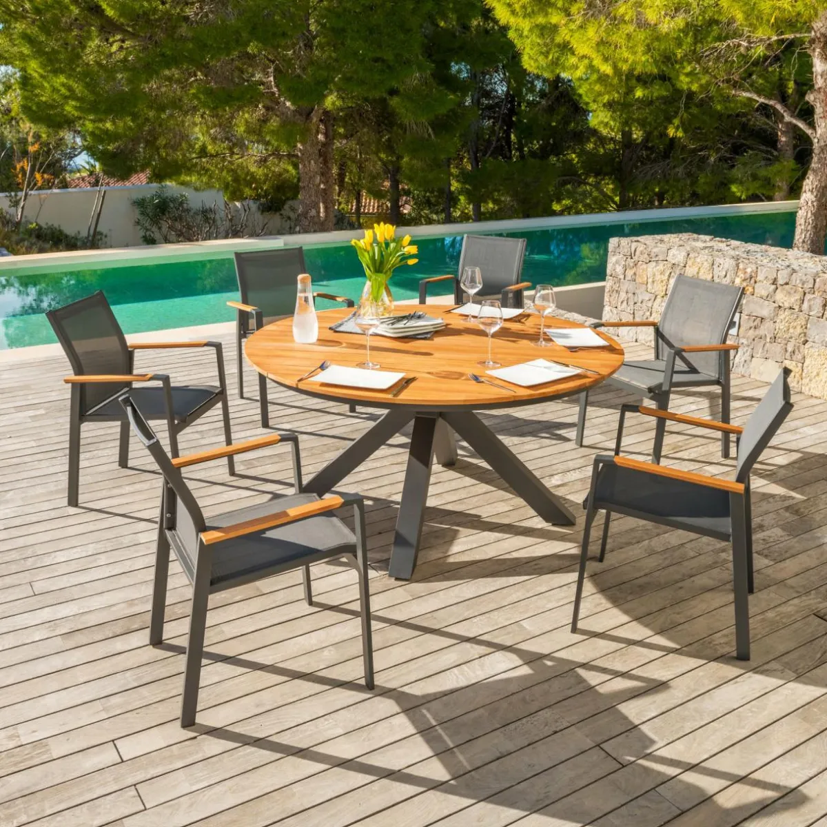 MOBELLIA Fauteuil de jardin aluminium et bois teck empilable Bali Gris Anthracite Best