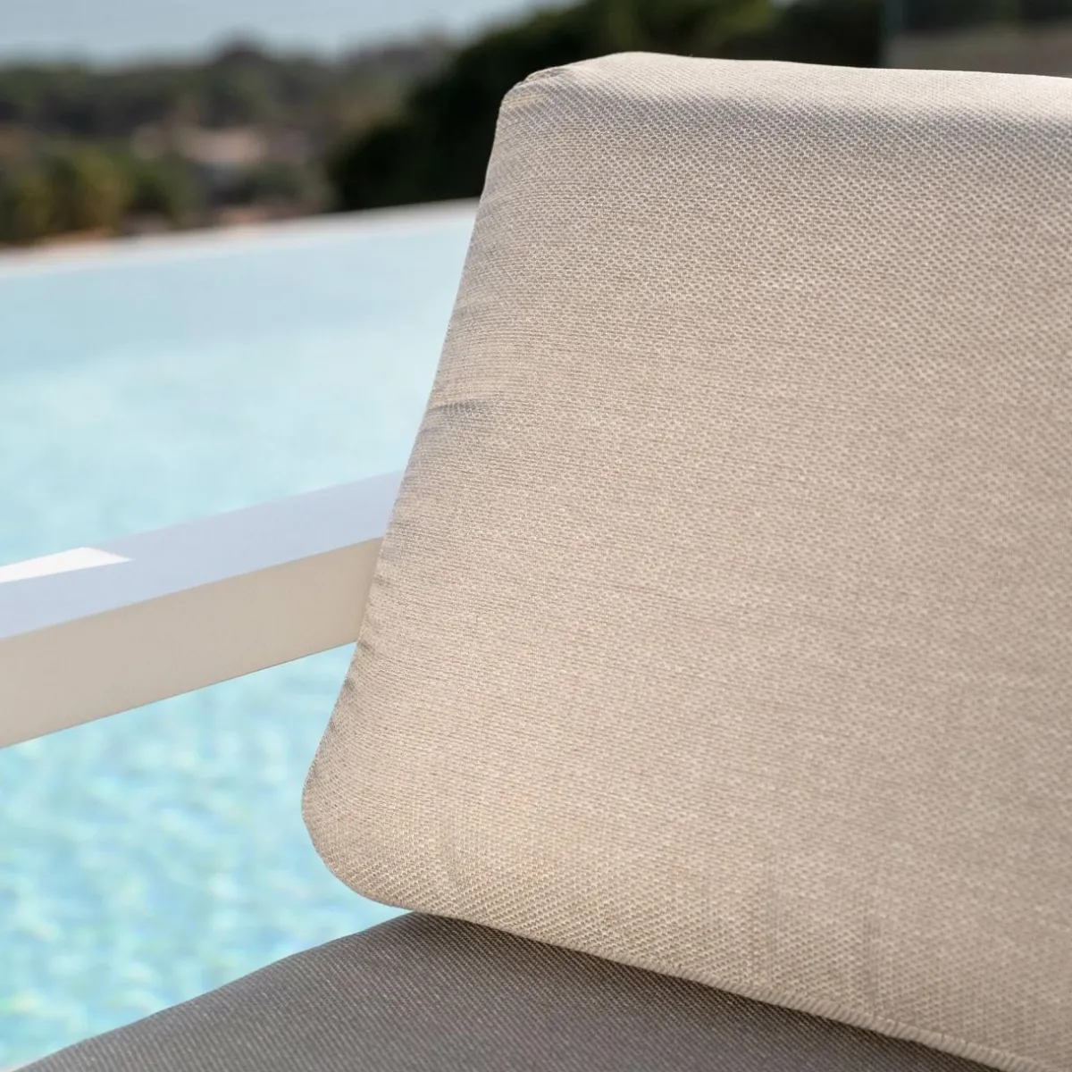 MOBELLIA Fauteuil de jardin détente en aluminium Elba Blanc et taupe Blanc - Taupe New