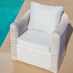 MOBELLIA Fauteuil de jardin en résine tressée Calvi Blanc et gris clair Tressé Blanc - Gris clair Outlet