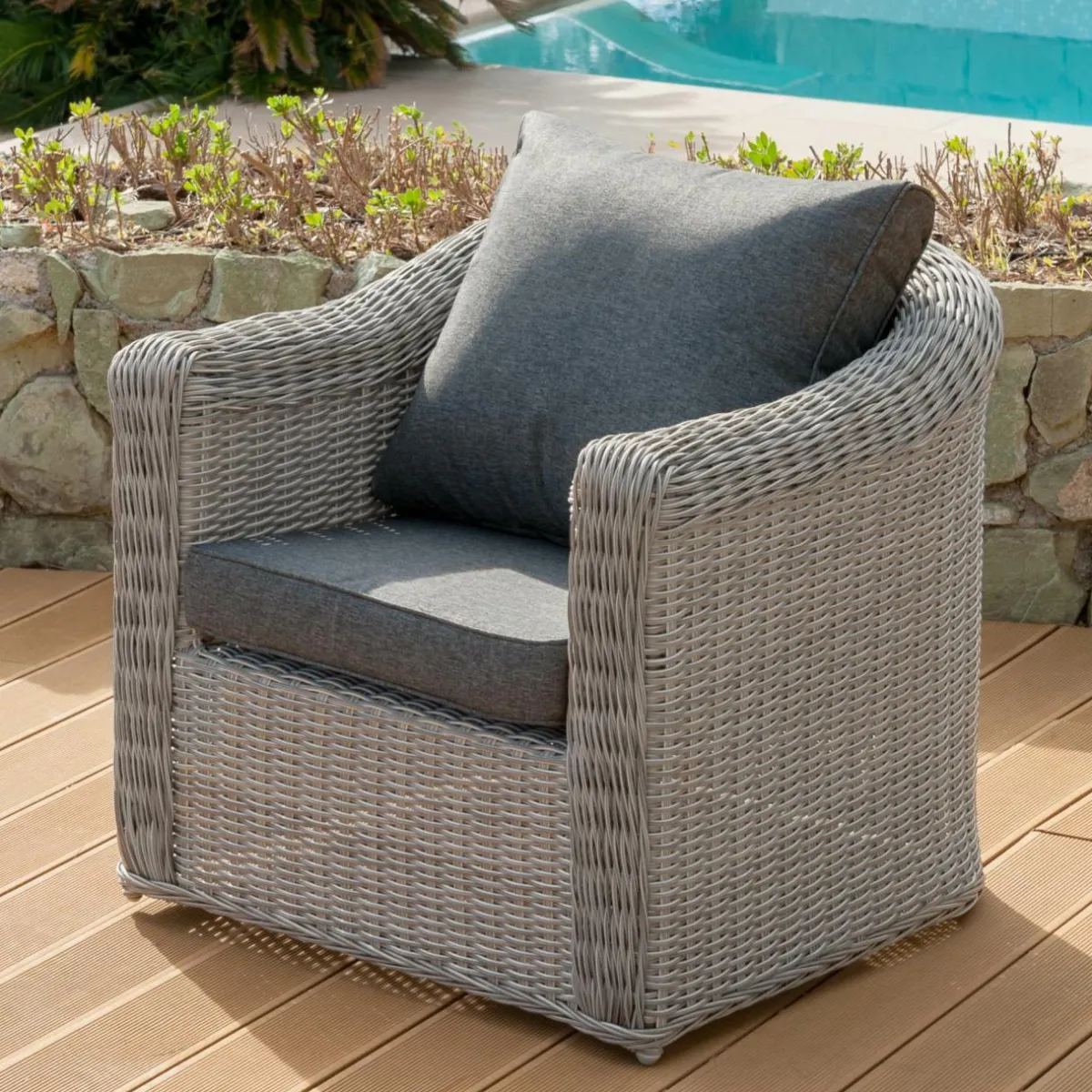 MOBELLIA Fauteuil de jardin en résine tressée Calvi Gris et gris foncé Tressé Gris - Anthracite Clearance