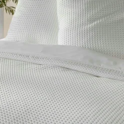 douceur d'intu017drieur Housse de couette et deux taies d'oreiller effet nid d'abeille (240 x 220 cm) Abelia Blanc Best