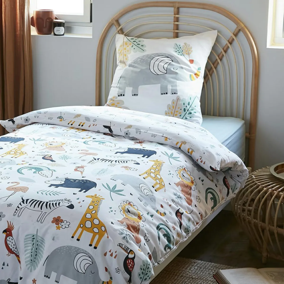 L'effet papillon Housse de couette et deux taies enfant coton (240 x 220 cm) Savane Multicolore Hot