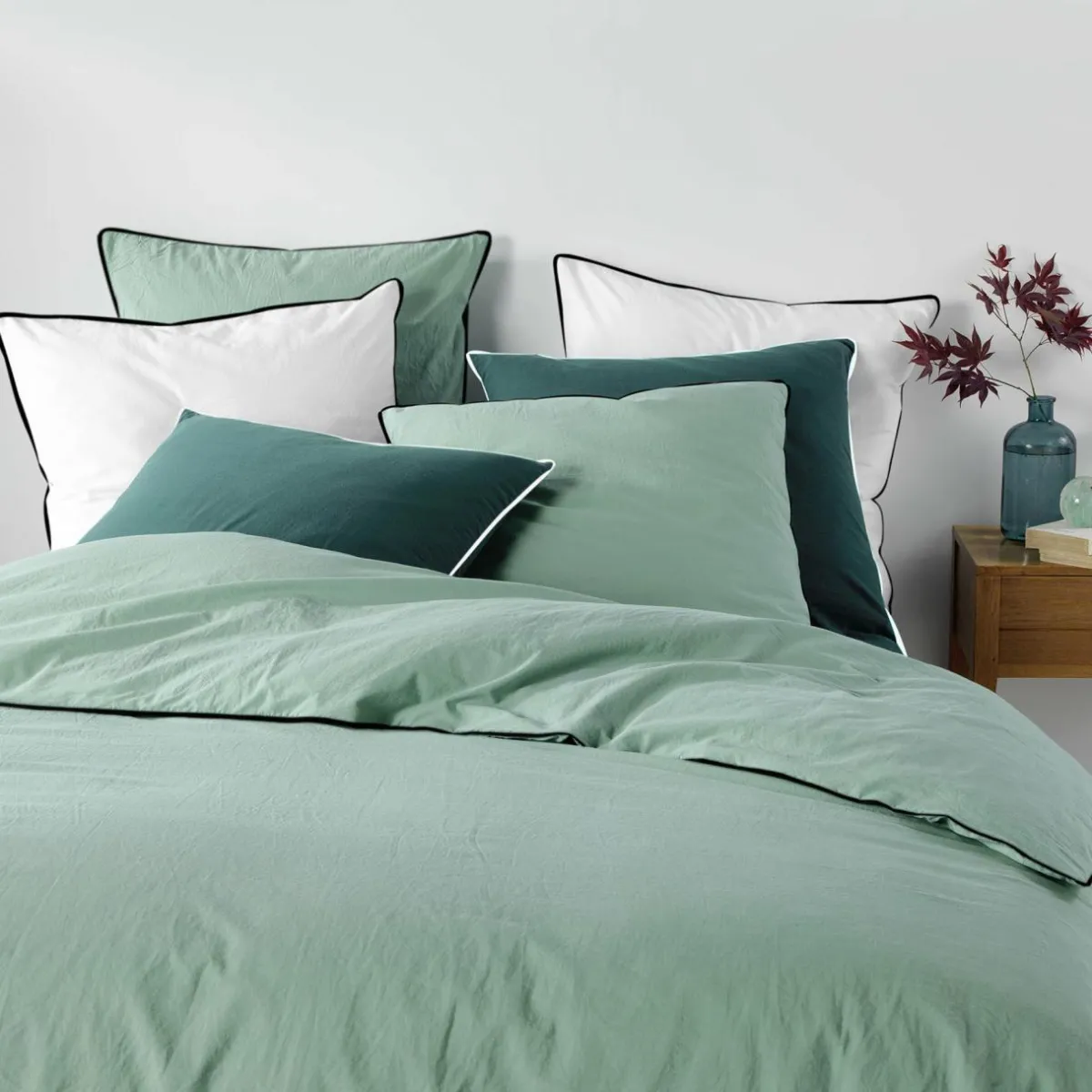 DOUCEUR D'INTERIEUR Housse de couette et deux taies coton lavé (260 x 240 cm) Linette Vert sauge Sale