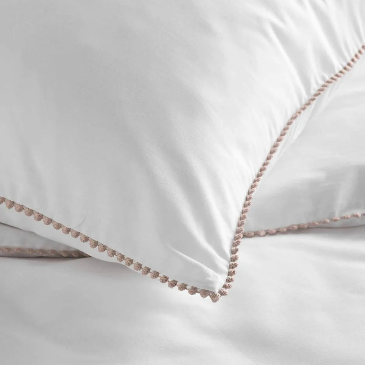 DOUCEUR D'INTERIEUR Housse de couette et deux taies coton (240 x 220 cm) Noémie he Blanc Hot