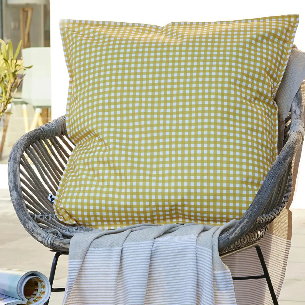 L'effet papillon Housse de coussin extérieur carrée (60 x 60 cm) Vickie Jaune Vichy jaune Clearance