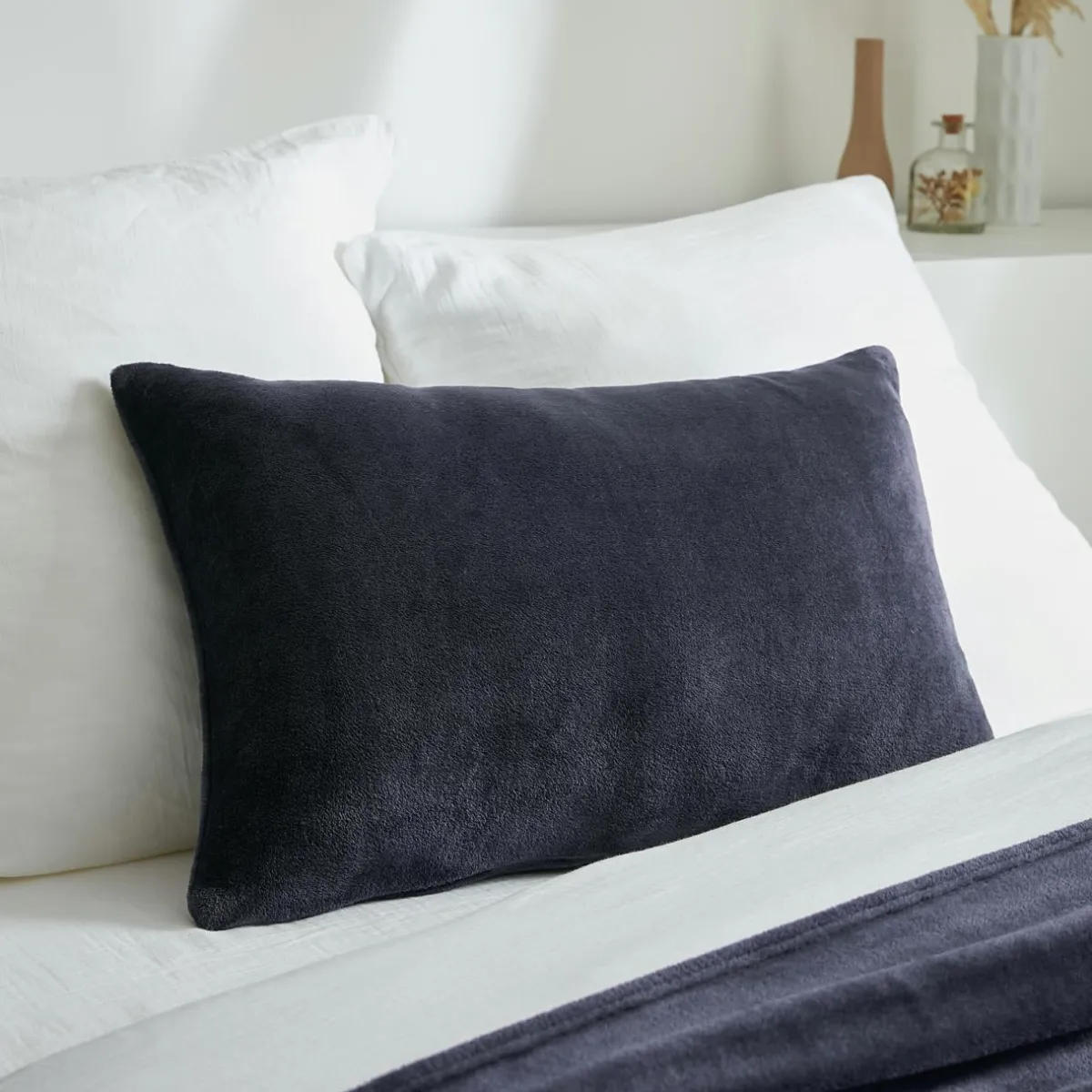 EMINZA Housse de coussin rectangulaire flanelle (40 x 60 cm) Didou Gris Anthracite Hot