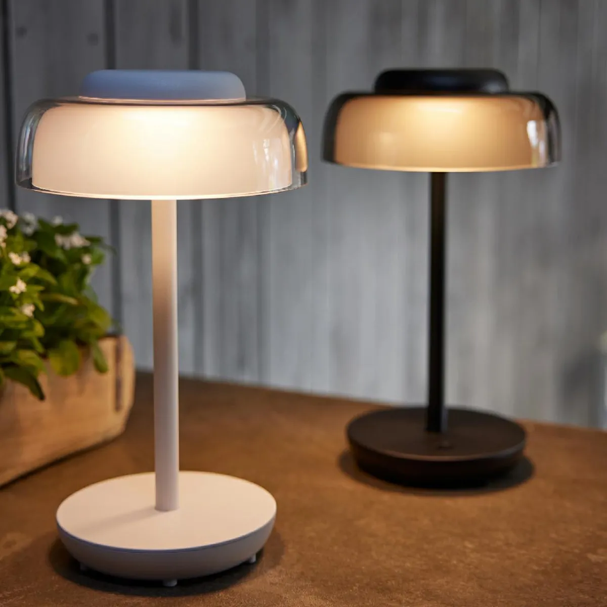 #N/A Lampe de table sans fil rechargeable USB 18 LED (H28 cm) Tribeca Noir Outlet