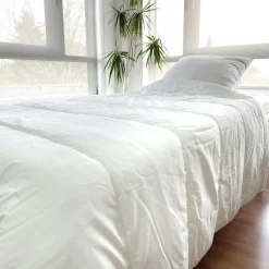 EMINZA Lot Couette chaude anti-acariens (140 x 200 cm) + 1 Oreiller (60 x 60 cm) Comète he Blanc
