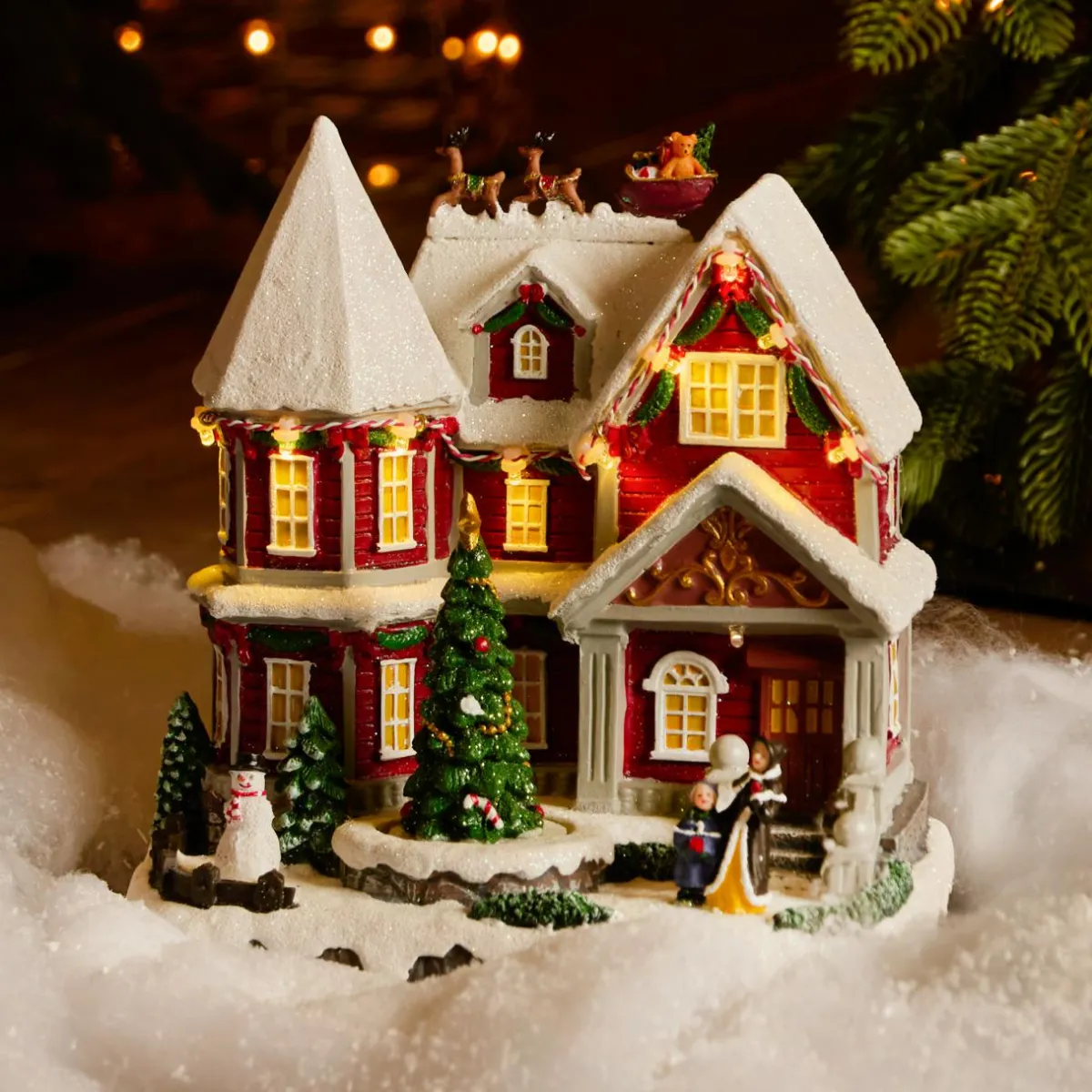 KAEMINGK Maison de village illuminée musicale et animée à piles (H23 cm) Camden Street Multicolore Discount