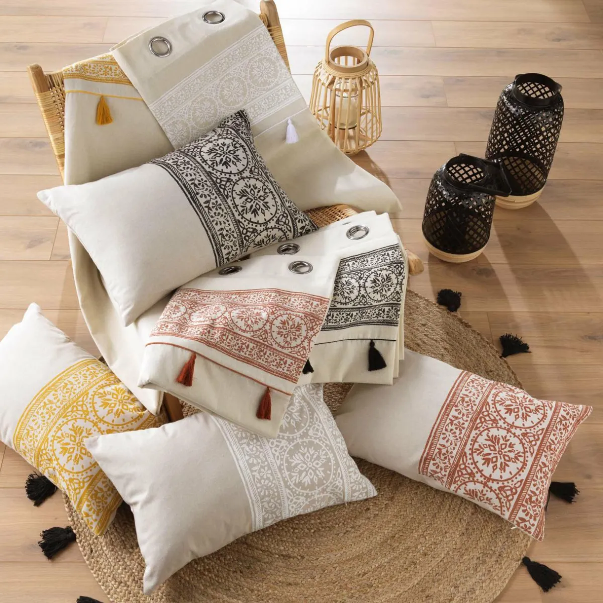 DOUCEUR D'INTERIEUR Rideau oeillets pompons (140 x 240 cm) Isalina Jaune Outlet