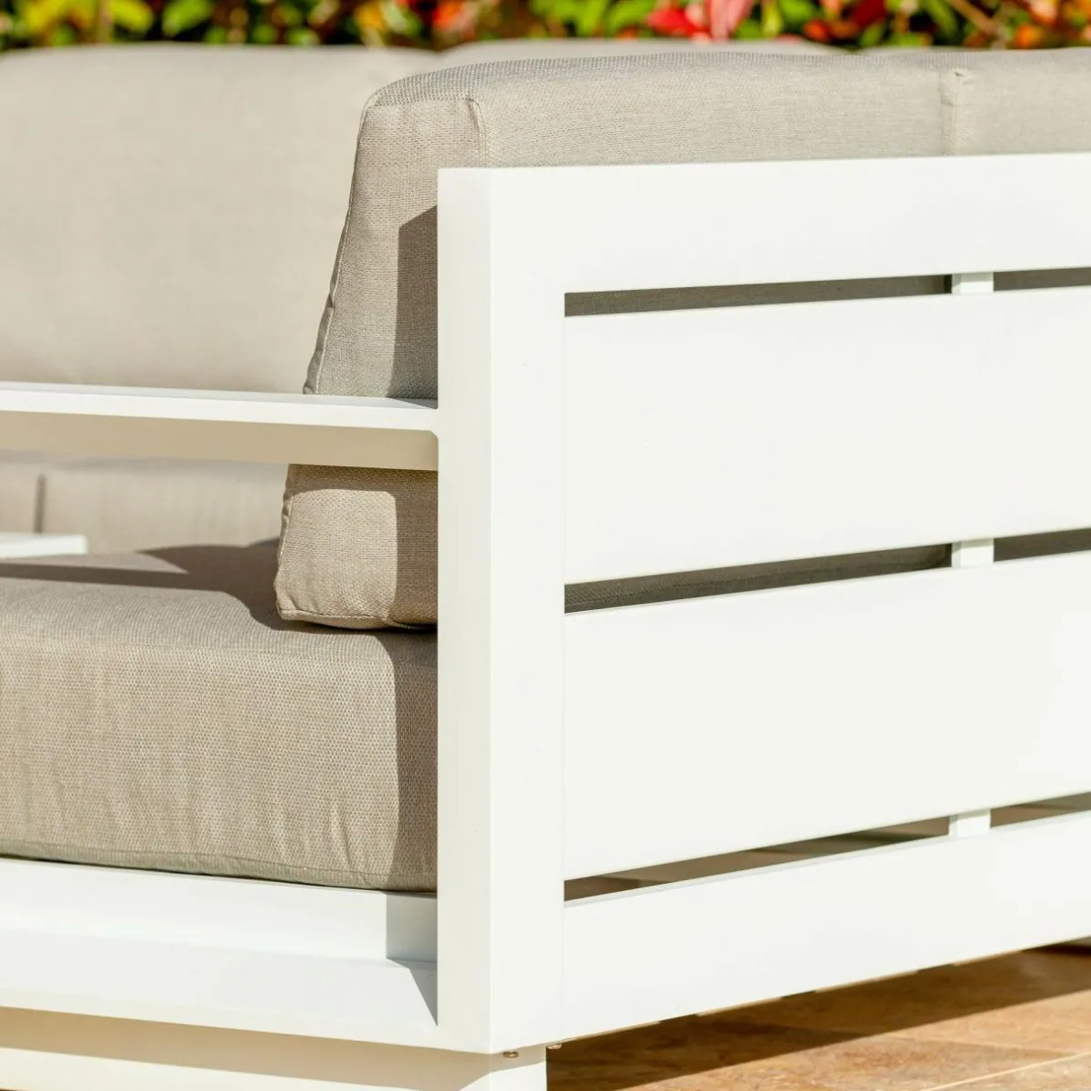 MOBELLIA Salon de jardin d'angle aluminium 5 places Elba Blanc et taupe Blanc - Taupe Discount