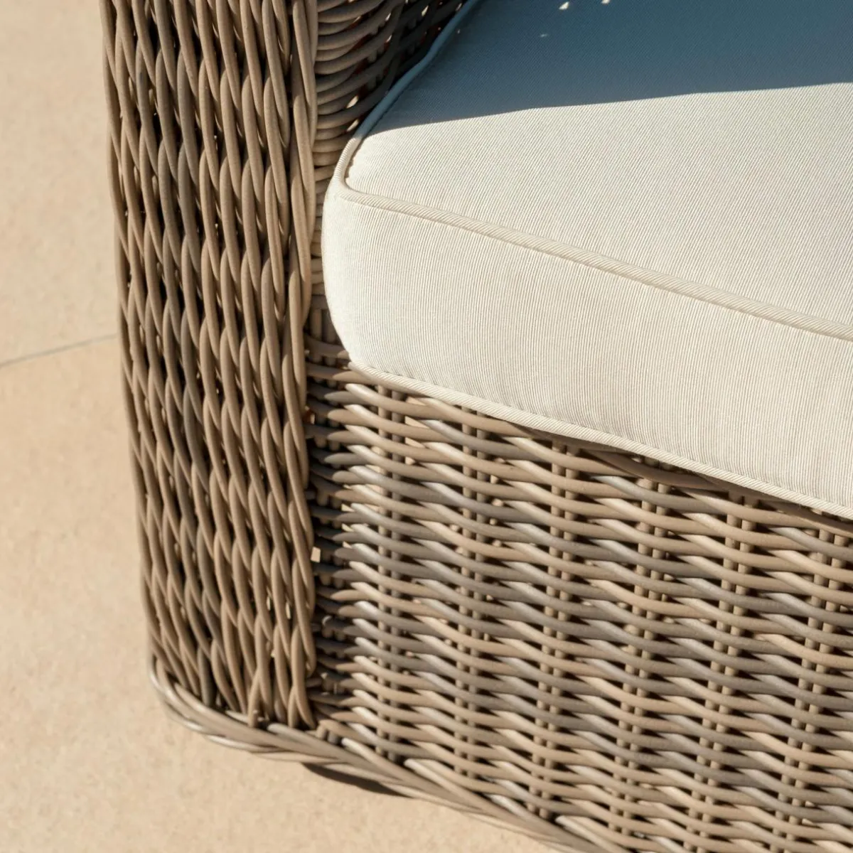 MOBELLIA Salon de jardin en résine tressée 5 places 4 pcs Calvi Sepia et beige Tressé Sepia - Beige New