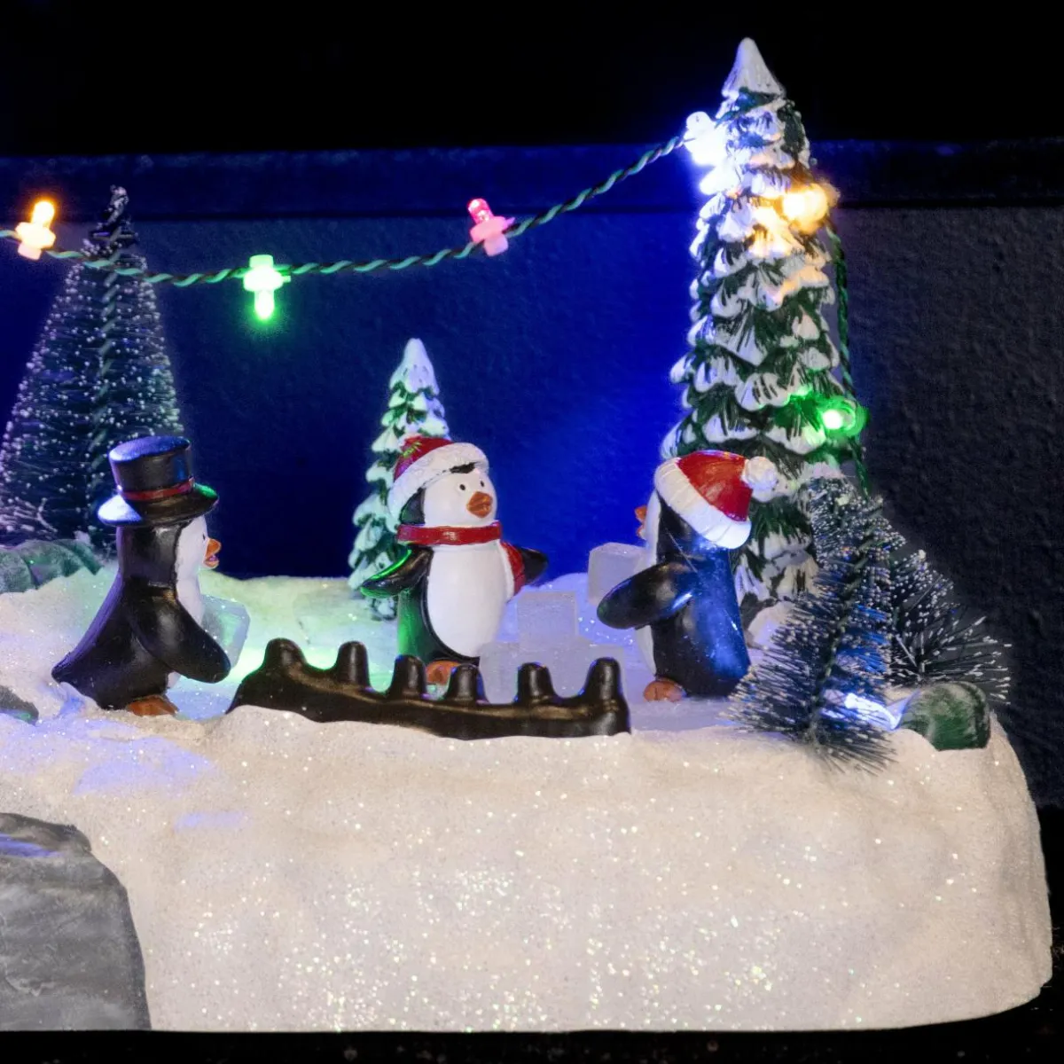KAEMINGK Scène de vie illuminée à piles Aire de jeu des pingouins Multicolore New