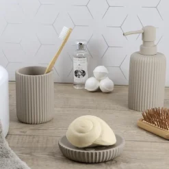 TENDANCE Set d'accessoires salle de bain résine Strié Taupe Discount