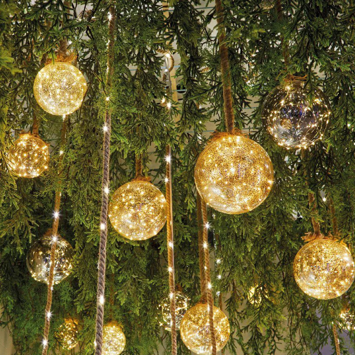 KAEMINGK Suspension lumineuse à piles 30 LED (D14 cm) Boule de Noël ambrée Blanc chaud Ambre Outlet
