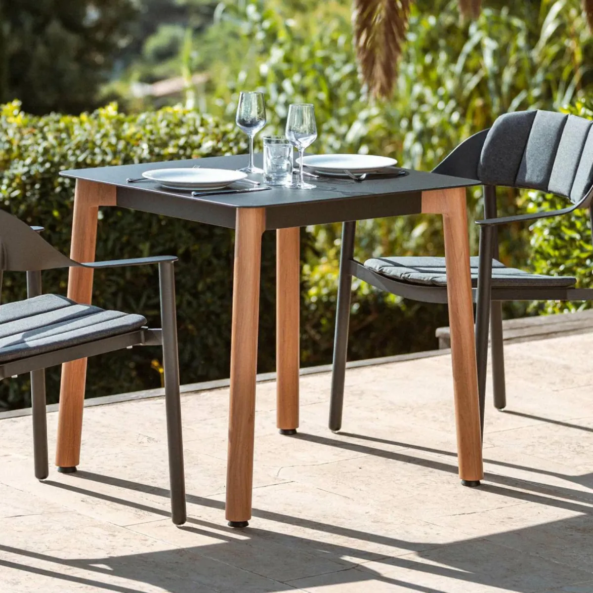 MOBELLIA Table de jardin carrée en aluminium 2 places (76 x 76 cm) Monte Carlo Gris Anthracite Best