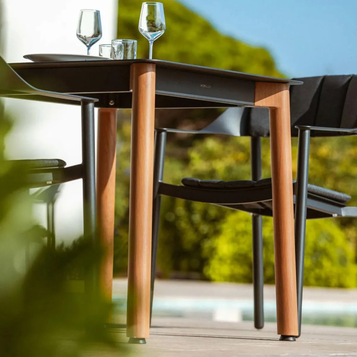 MOBELLIA Table de jardin carrée en aluminium 2 places (76 x 76 cm) Monte Carlo Gris Anthracite Best