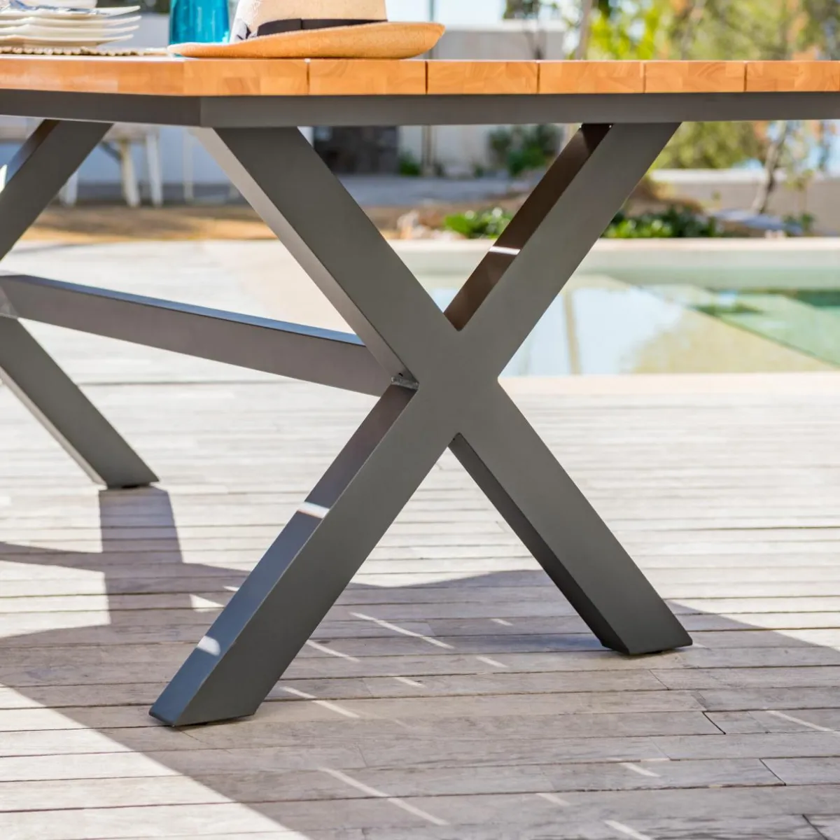 MOBELLIA Table de jardin en aluminium et bois teck 8 places (200 x 100 cm) Bali Gris Anthracite Hot