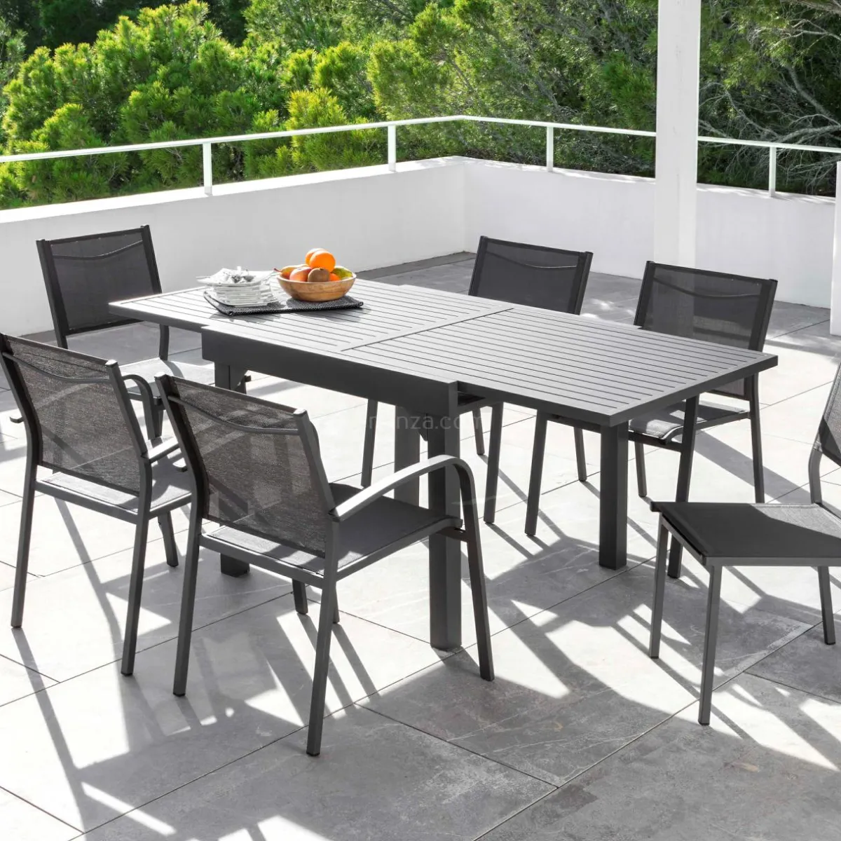 MOBELLIA Table de jardin extensible en aluminium 8 places (90/180 x 90 cm) Murano Gris Anthracite Hot