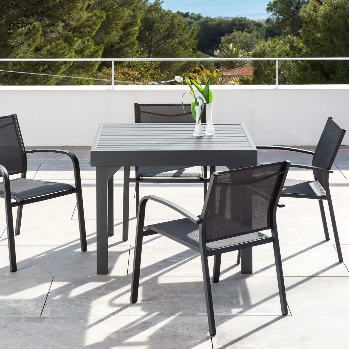 MOBELLIA Table de jardin extensible en aluminium 8 places (90/180 x 90 cm) Murano Gris Anthracite Hot