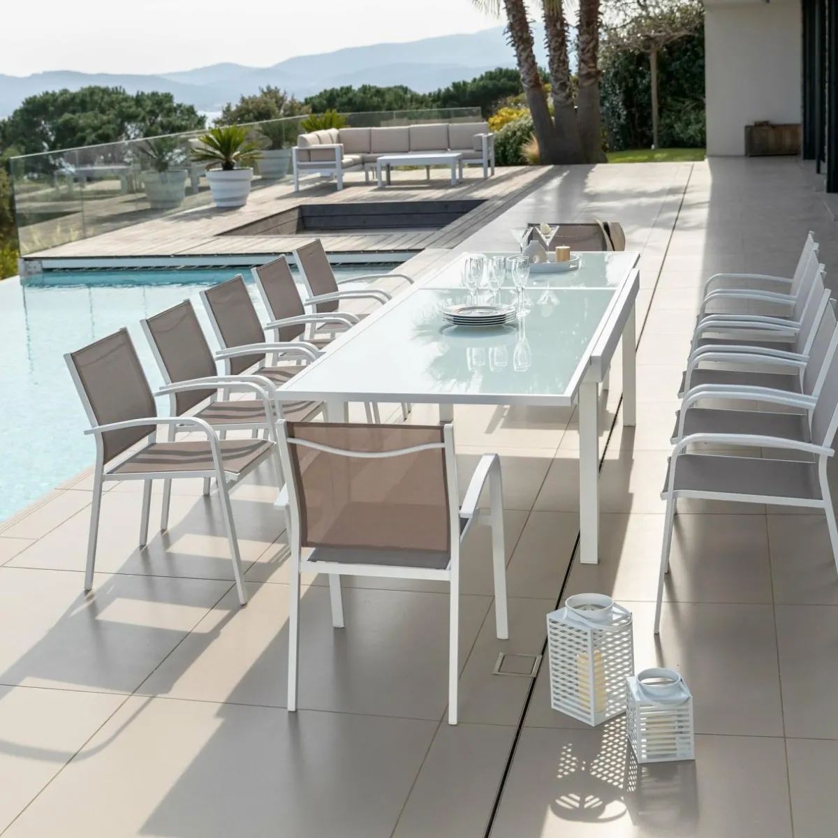 MOBELLIA Table de jardin extensible en verre 12 places (200/320 x 100 cm) Murano Blanc Discount