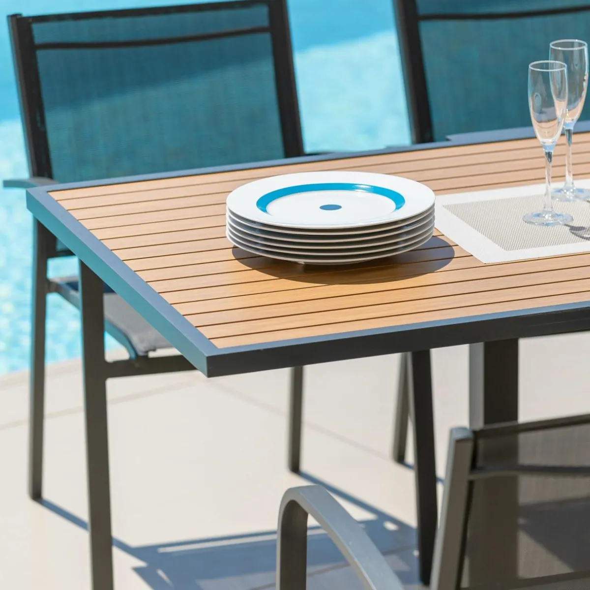 MOBELLIA Table de jardin extensible en aluminium 10 places effet bois (135/270 x 90 cm) Murano Gris Anthracite New