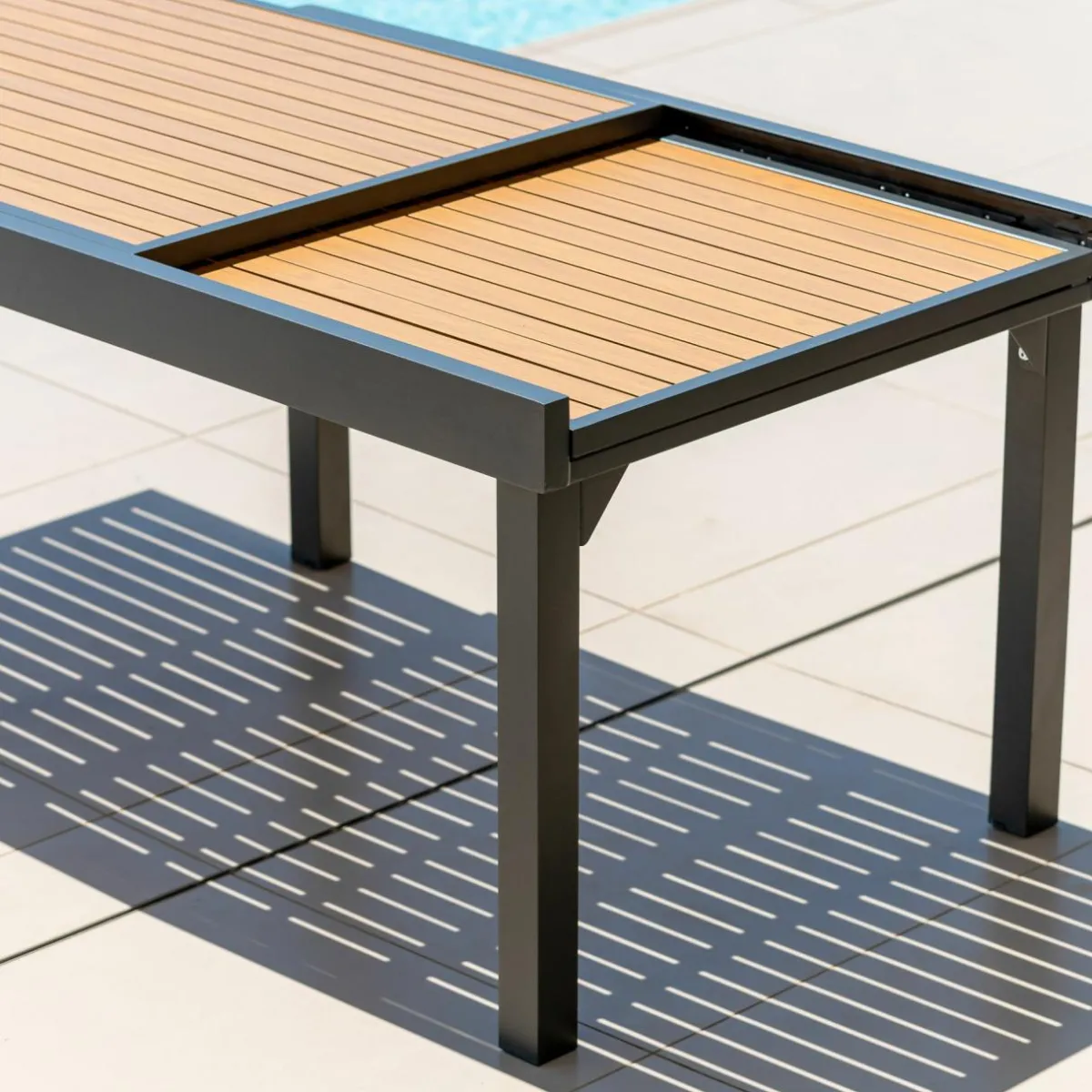 MOBELLIA Table de jardin extensible en aluminium 10 places effet bois (135/270 x 90 cm) Murano Gris Anthracite New