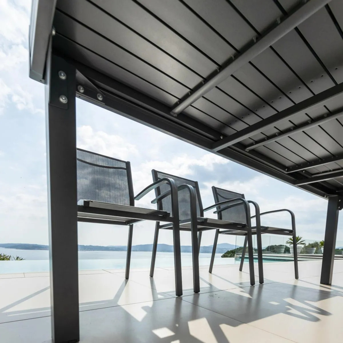 MOBELLIA Table de jardin extensible en aluminium 10 places (135/270 x 90 cm) Murano Gris Anthracite Clearance