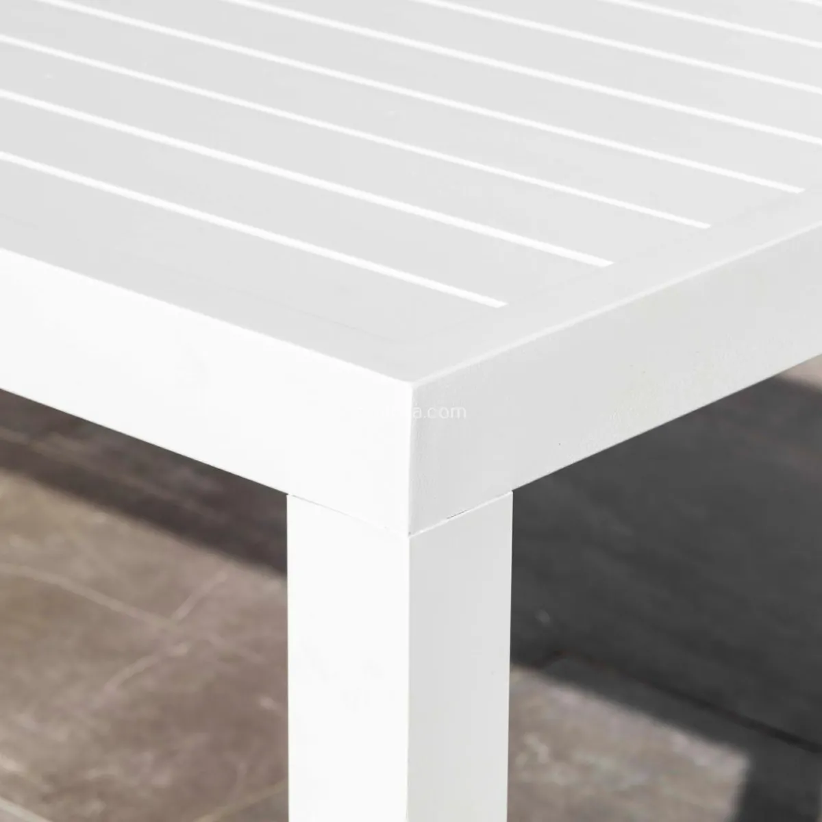 MOBELLIA Table de jardin haute en aluminium 6 places (160 x H105 cm) Murano Blanc Hot