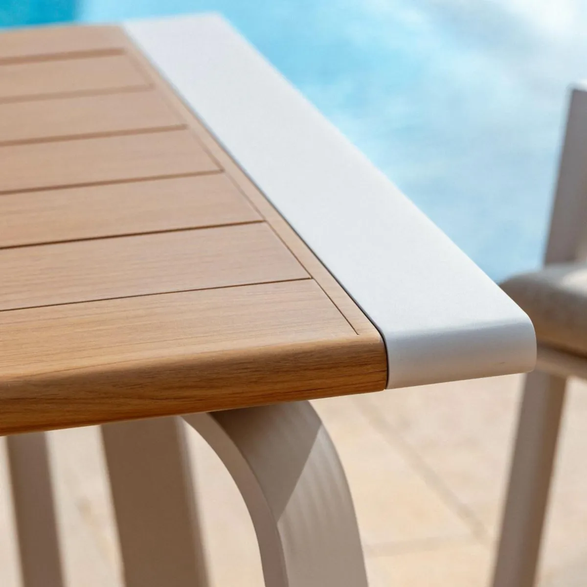 MOBELLIA Table de jardin rectangulaire en aluminium 10 places (240 x 100 cm) Long Beach cendré Blanc Sale