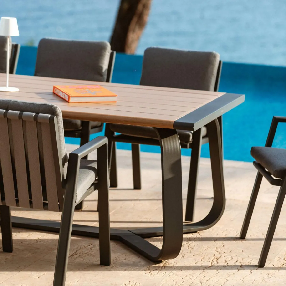 MOBELLIA Table de jardin rectangulaire en aluminium 10 places (240 x 100 cm) Long Beach Gris Anthracite Hot