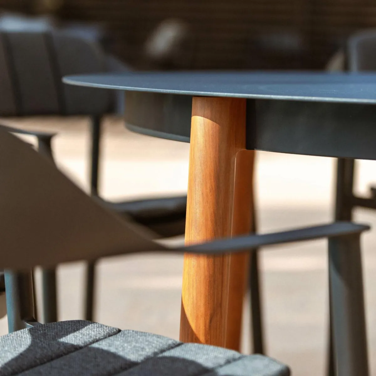 MOBELLIA Table de jardin ronde en aluminium 8 places (D149 cm) Monte Carlo Gris Anthracite Online