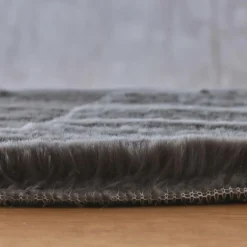 EMINZA Tapis rectangulaire fausse fourrure (140 x 200 cm) Finn Gris Anthracite