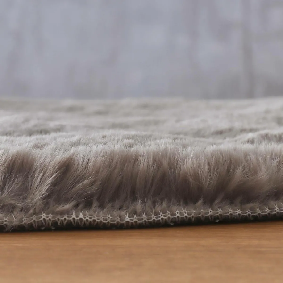 EMINZA Tapis rectangulaire fausse fourrure (140 x 200 cm) Finn Taupe Online