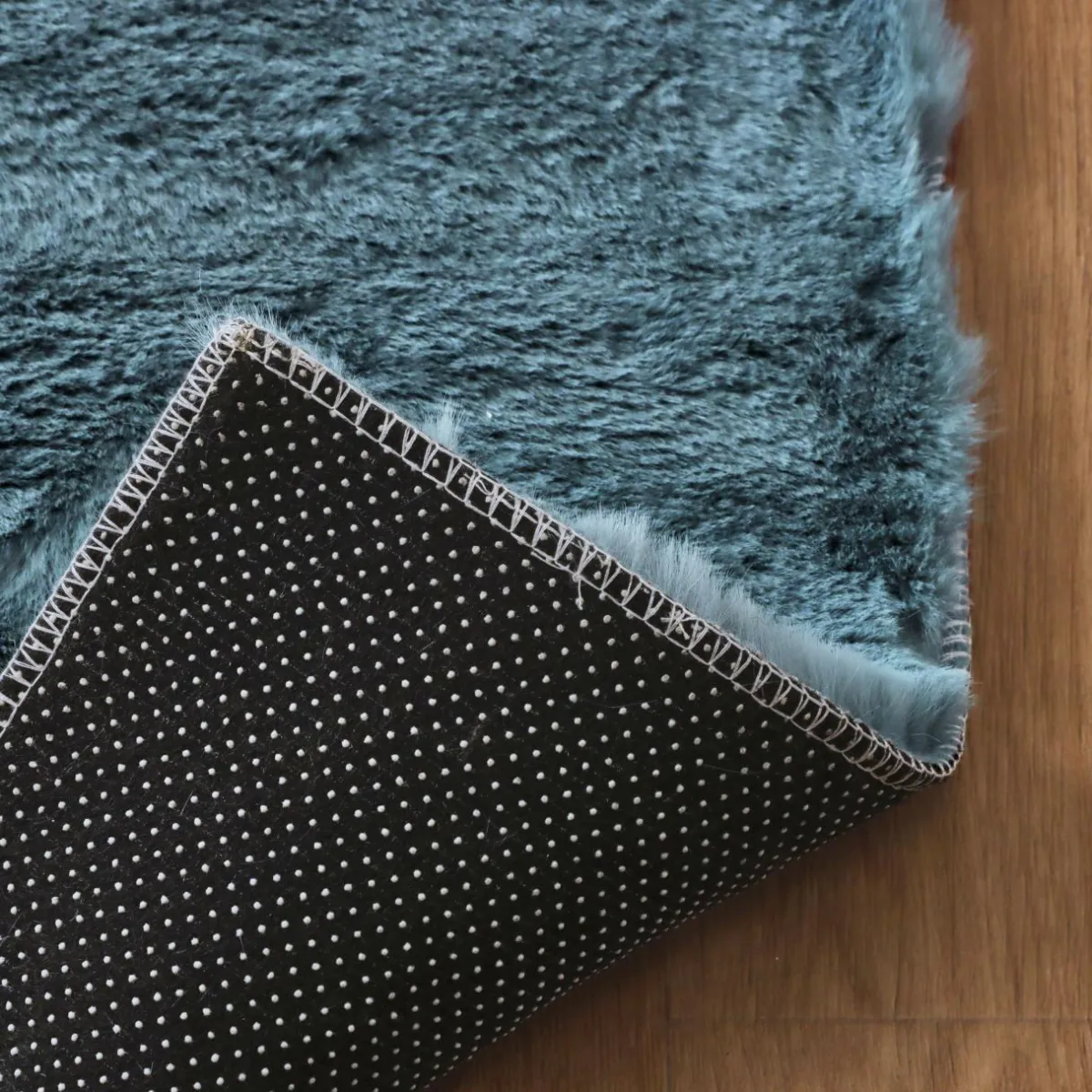 EMINZA Tapis rectangulaire fausse fourrure (140 x 200 cm) Finn Bleu Discount