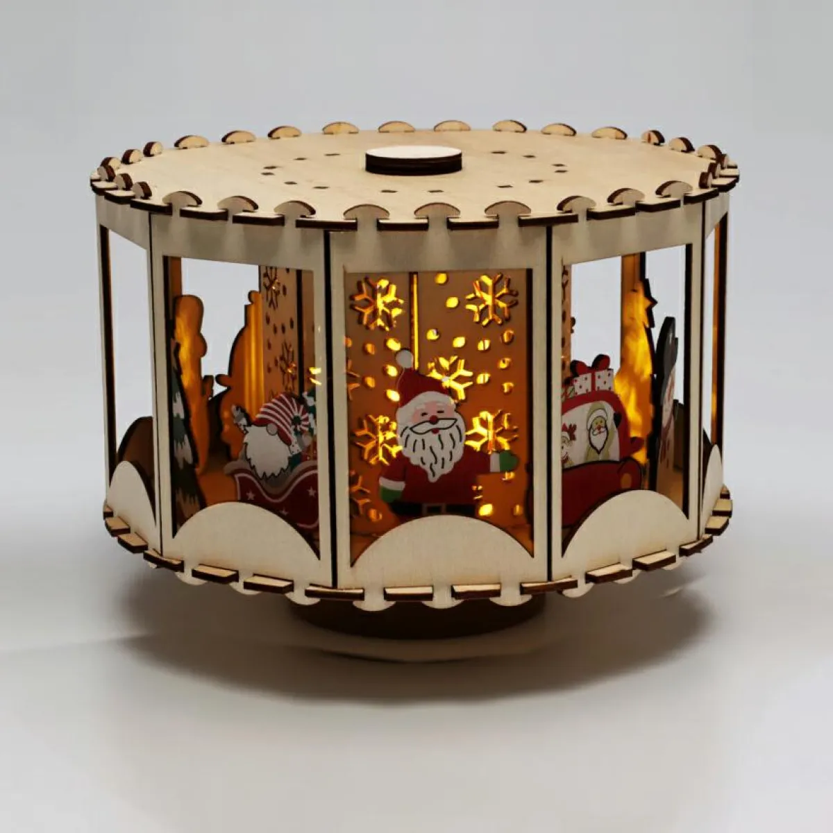 KOOPMAN Village de Noël en bois animé et lumineux à piles (20 x H14 cm) Carrousel enchanté Naturel Hot