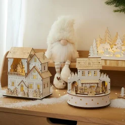 KAEMINGK Village de Noël en bois lumineux et musical à piles (H19 cm) Maison de famille Hot