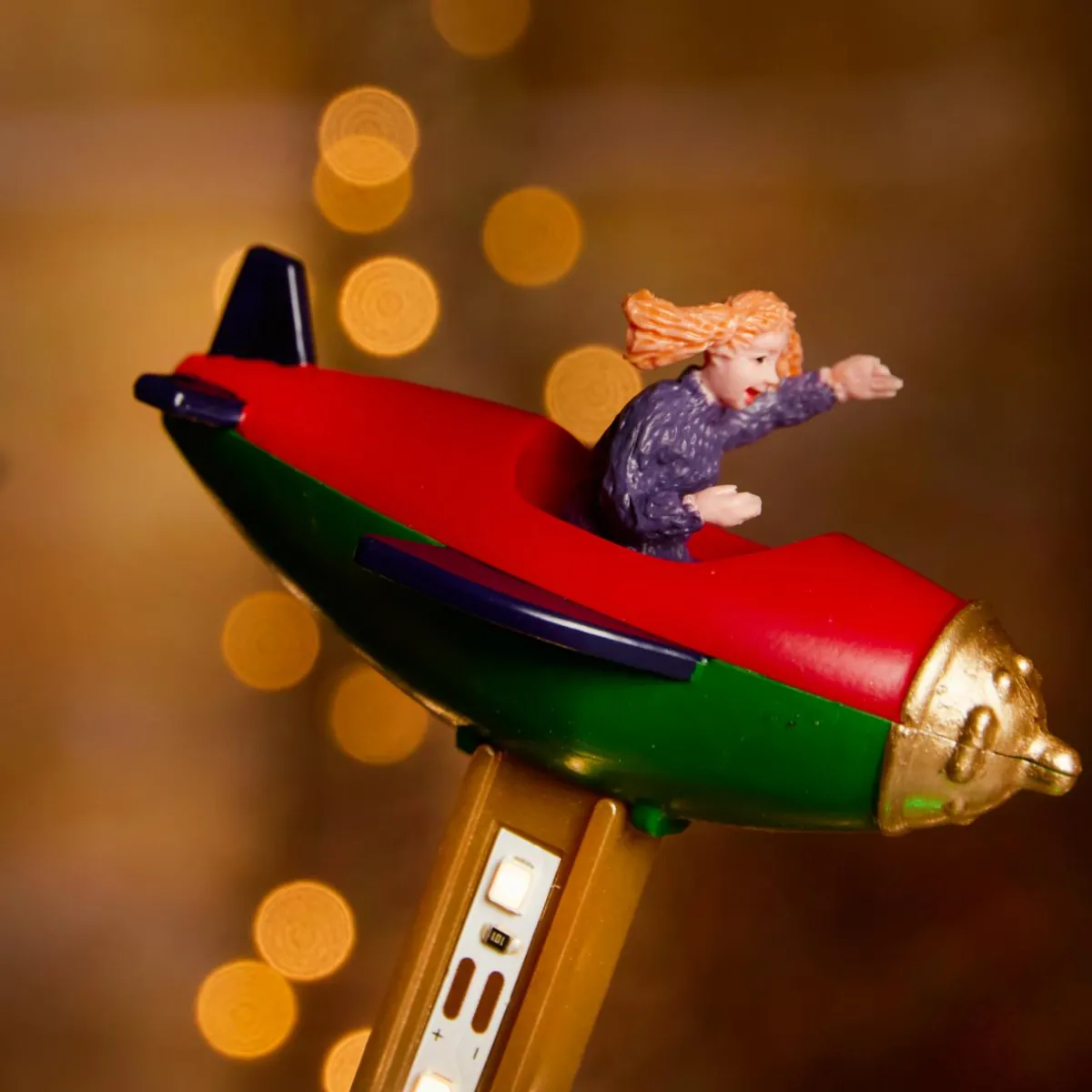 KAEMINGK Village de Noël lumineux, animé et musical (H47 cm) Manège avions Multicolore Discount