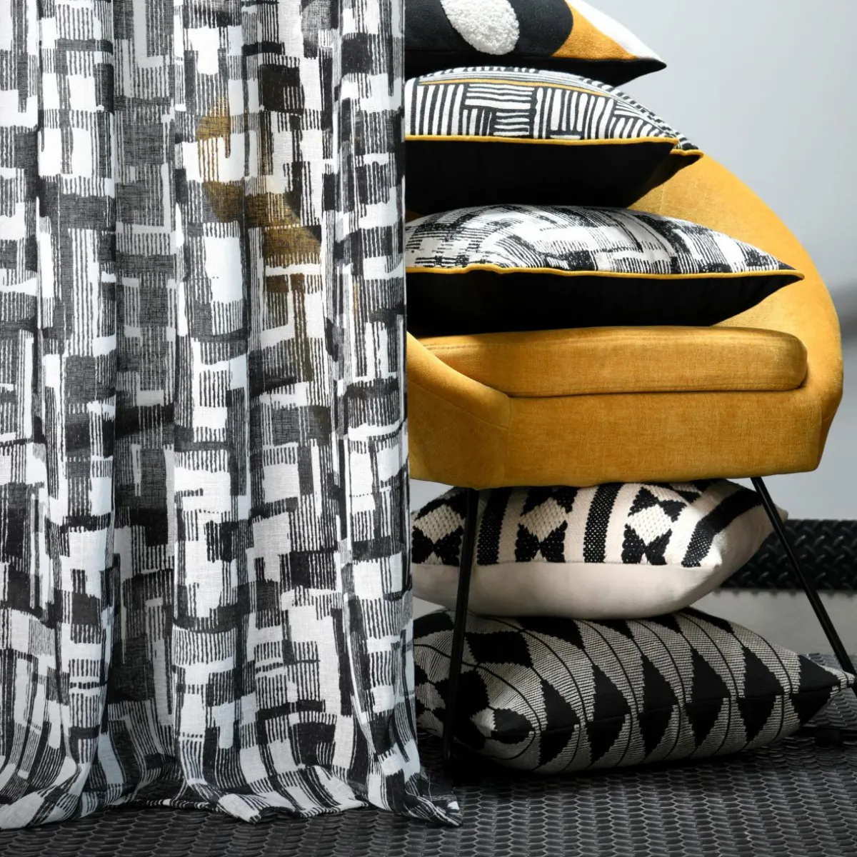 LOVELY CASA Voilage (140 x 260 cm) Linear Noir Clearance